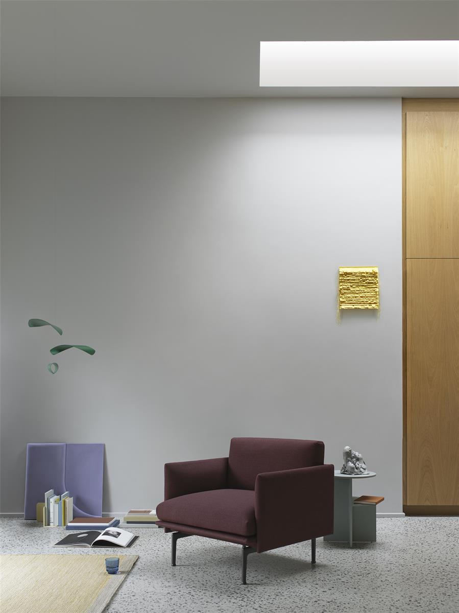 Outline Chair / Black Base