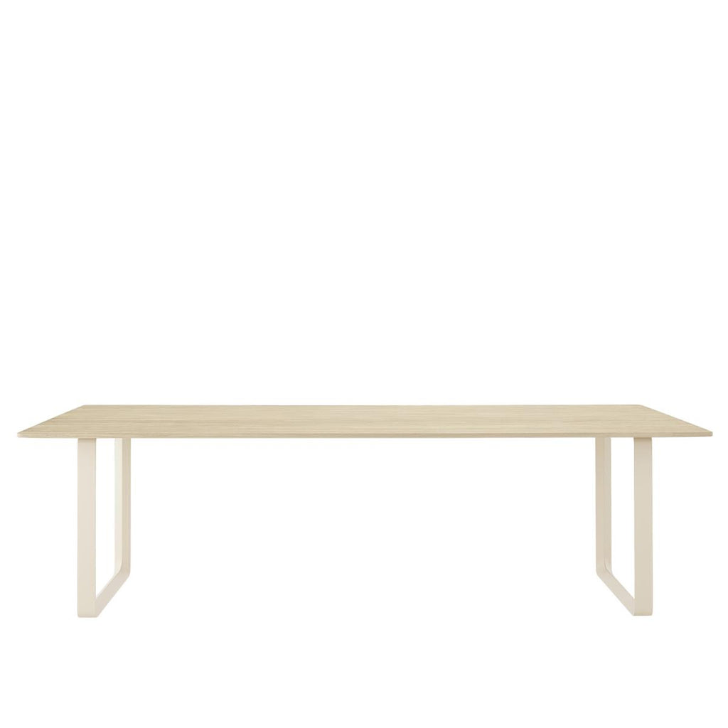 70/70 Table / 255 X 108 CM