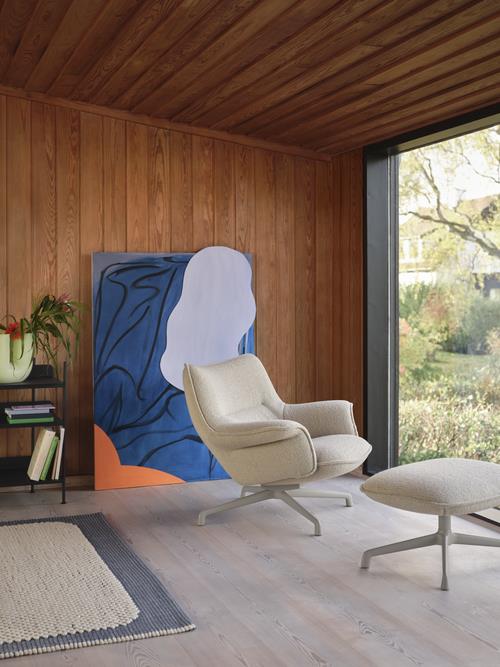 Doze Lounge Chair Low Back / Swivel Base