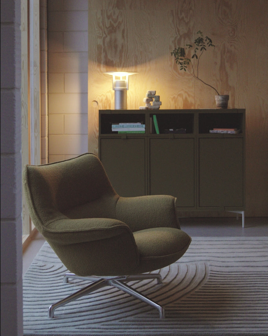 Doze Lounge Chair Low Back / Swivel Base